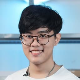 Portrait photo of Khanh Le